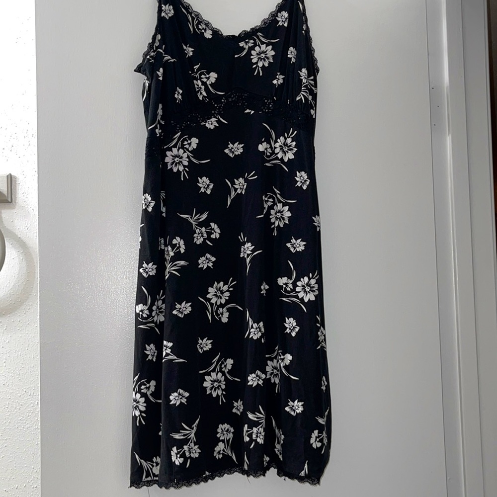‼️Torrid | FLORAL PRINT STRETCH CHALLIS SLIP DRESS • Size 1 | GREAT CONDITION✨🖤